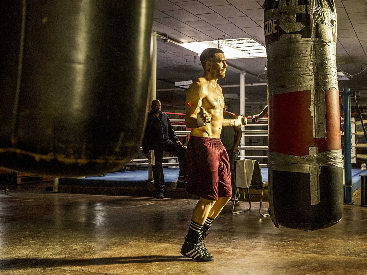 Jake Gyllenhaal skipping rope at a boxing gym