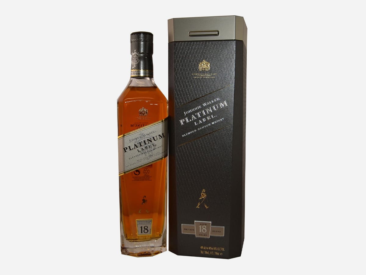 A bottle of premium whisky Johnnie Walker Platinum and its packaging displayed against a clean white background