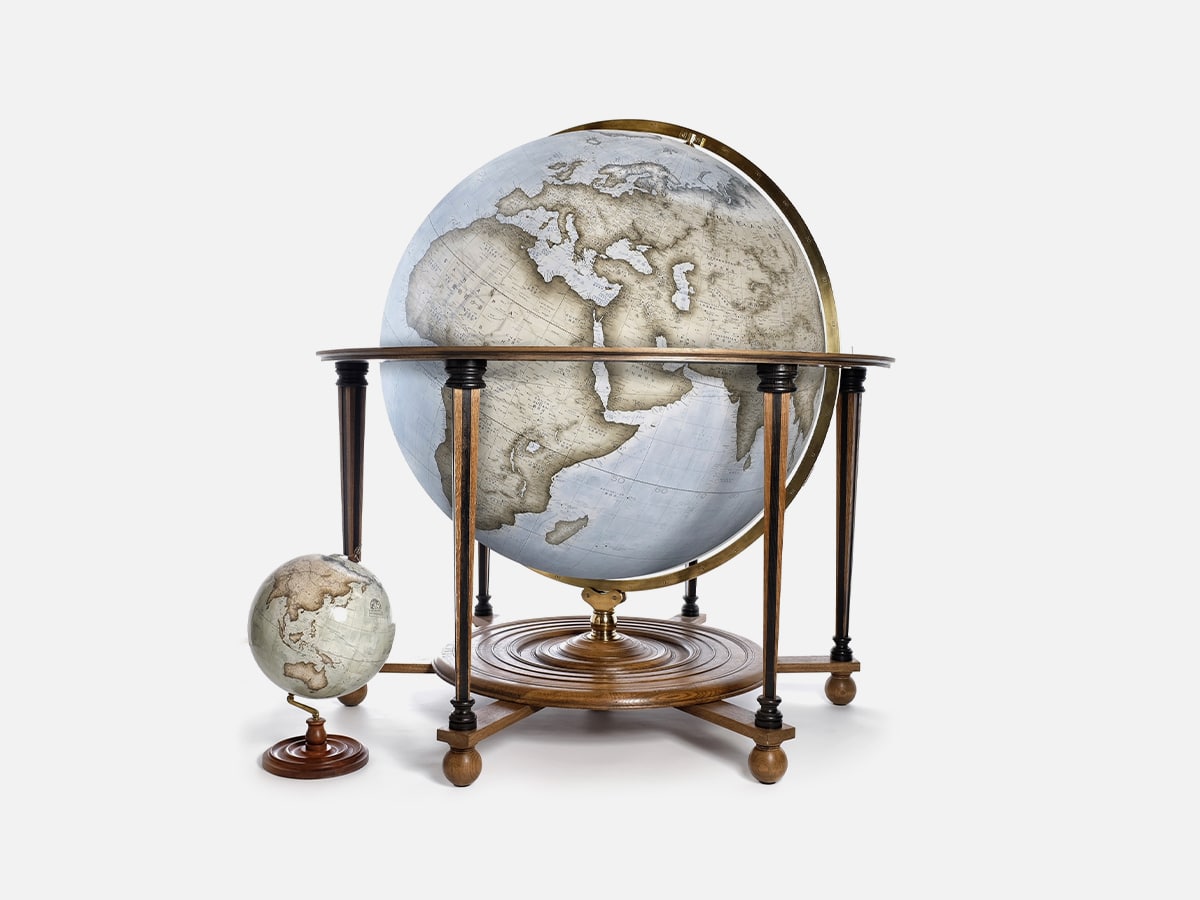 Product image of Large Floor Standing Globe with plain white background