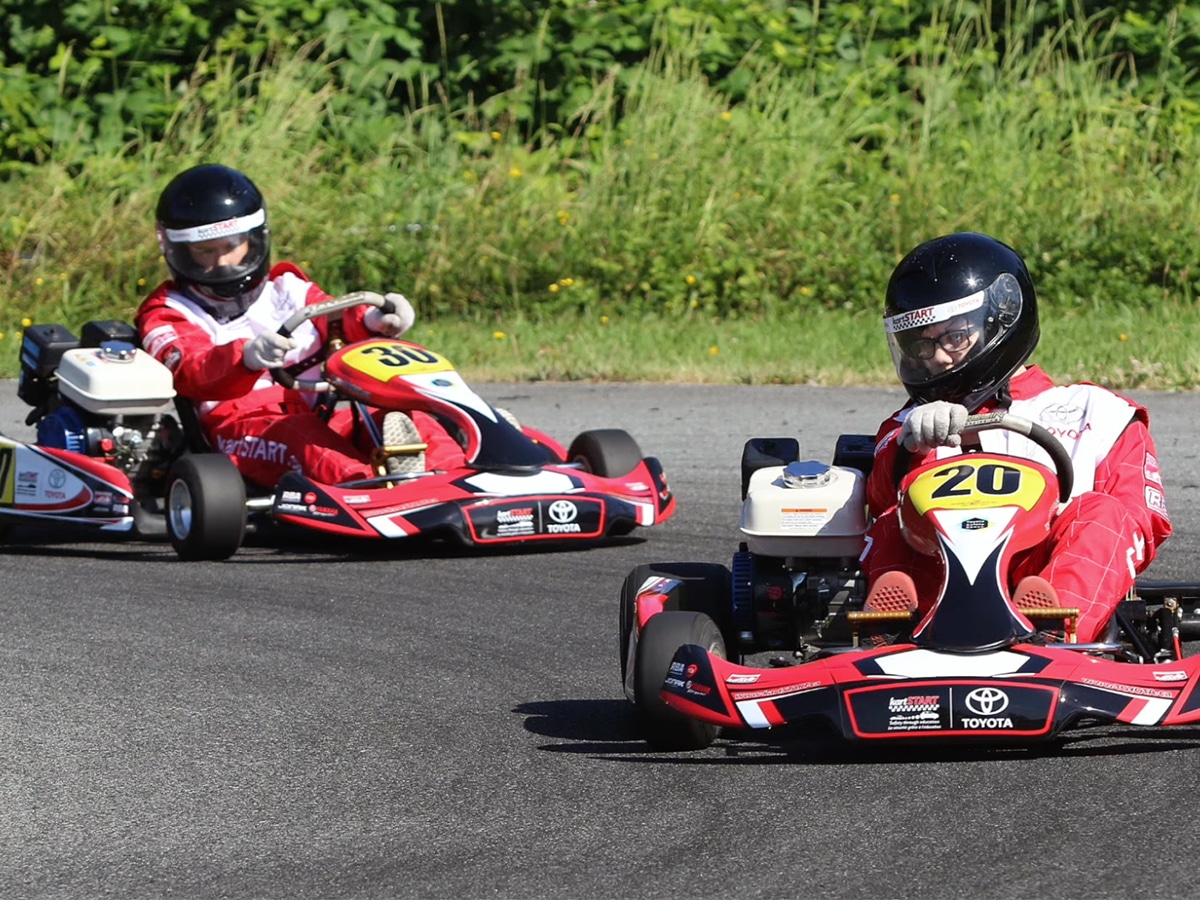 Couple kart racing