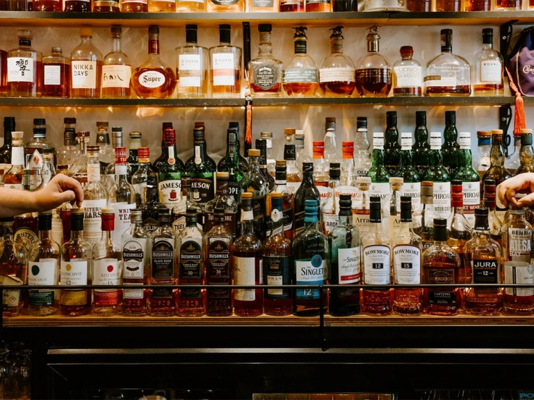 13 Best Whisky Bars in Melbourne Man of Many