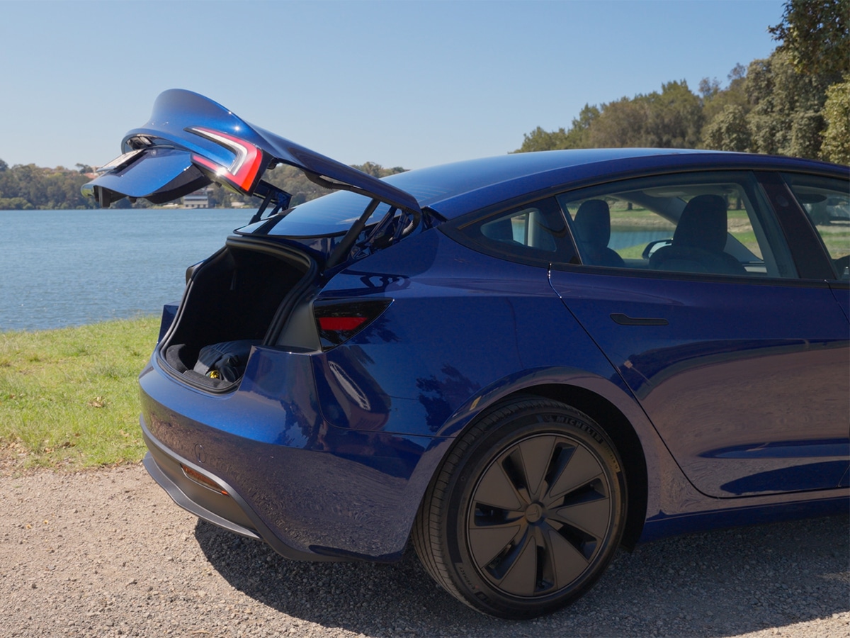 2024 tesla model 3 boot open