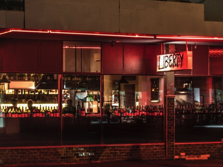 36 Best Bars in Melbourne Man of Many