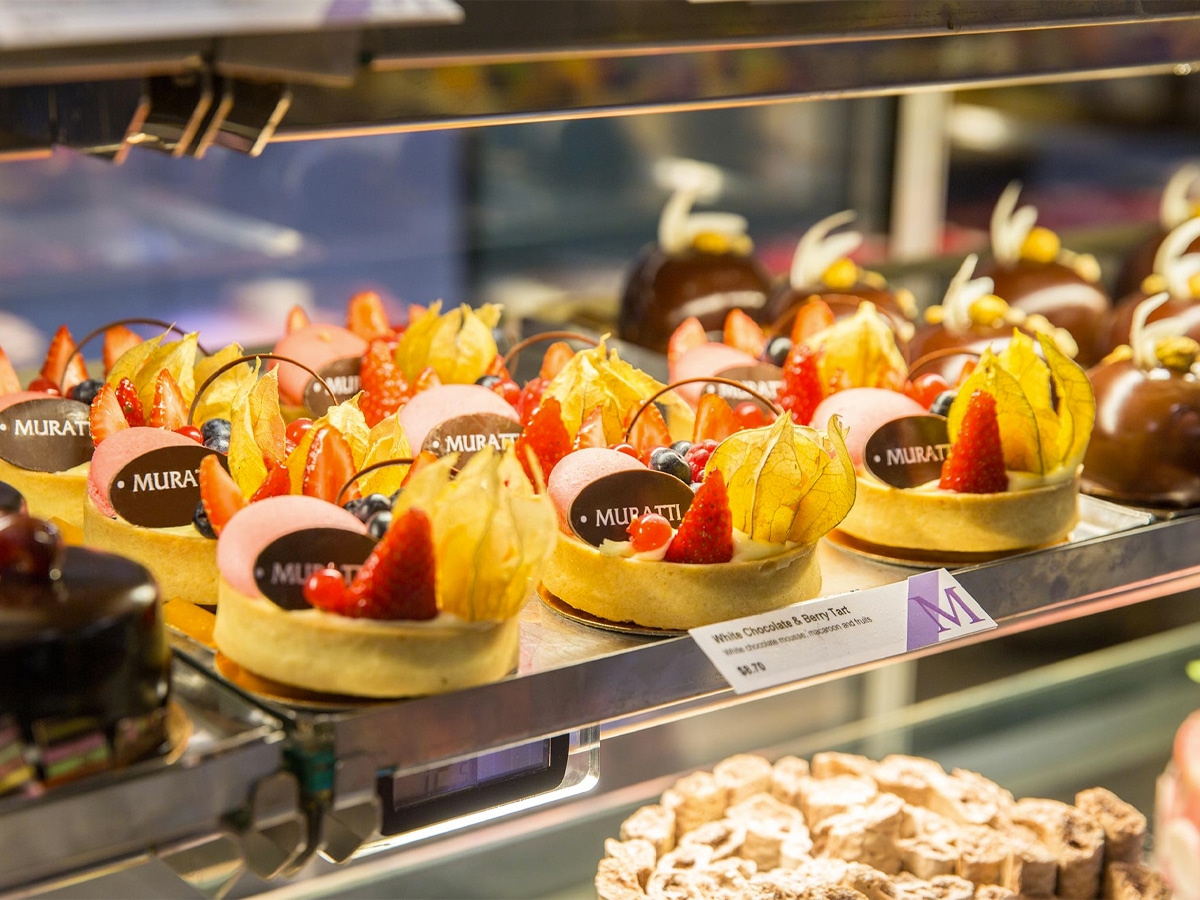 Muratti Cakes & Gateaux desserts display