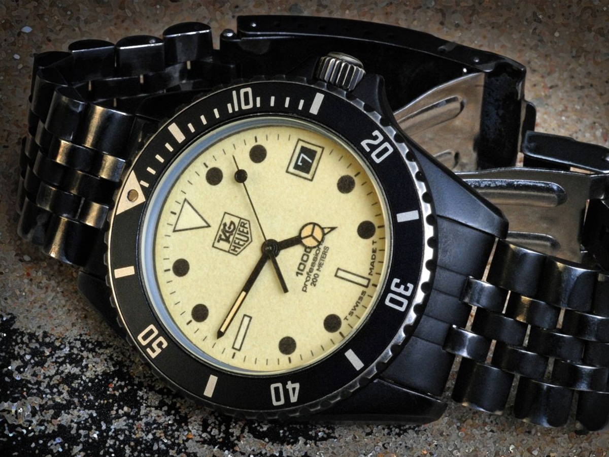TAG Heuer Professional Night-Dive Reference 980.031 set on sand