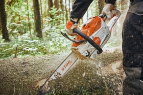 Worlds most powerful chainsaw in use