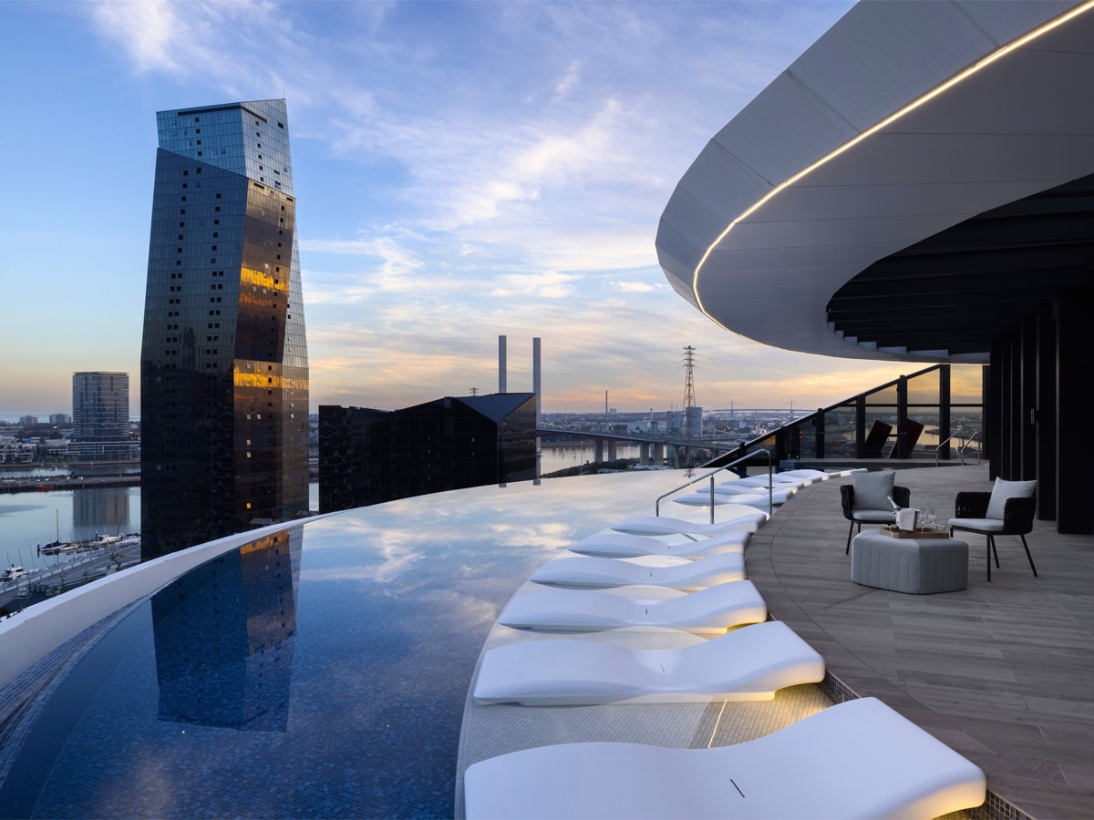 Melbourne Marriott Hotel Docklands outdoor rooftop infinity pool