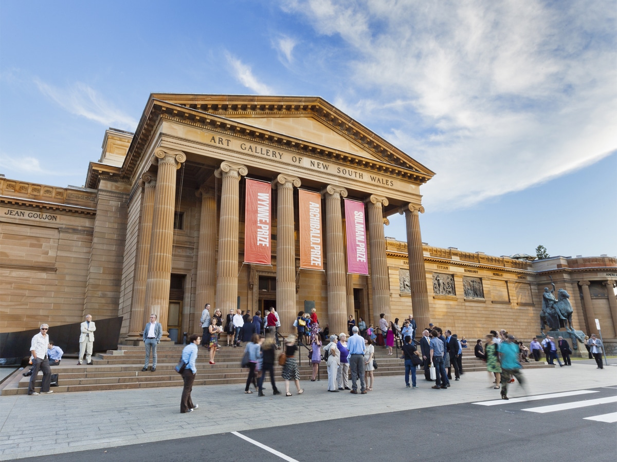 People going to the Art Gallery of NSW
