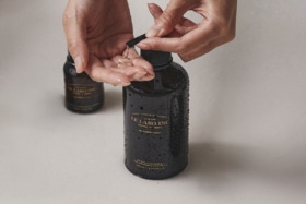 Le labo in hand