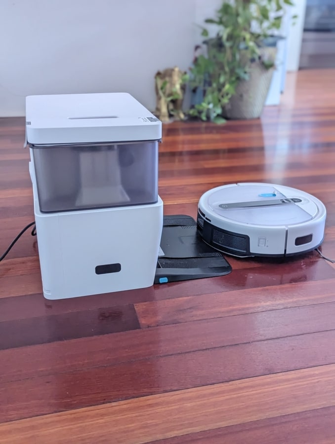 Yeedi Cube + Charging Station Front Angle