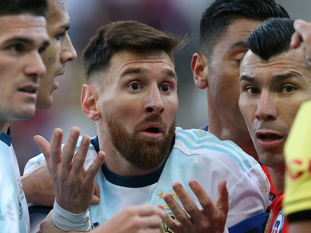 Lionel Messi confused face being held back by teammates
