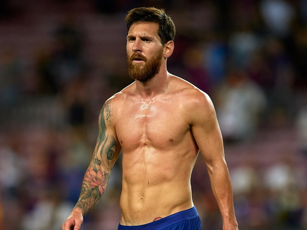 Lionel Messi shirtless