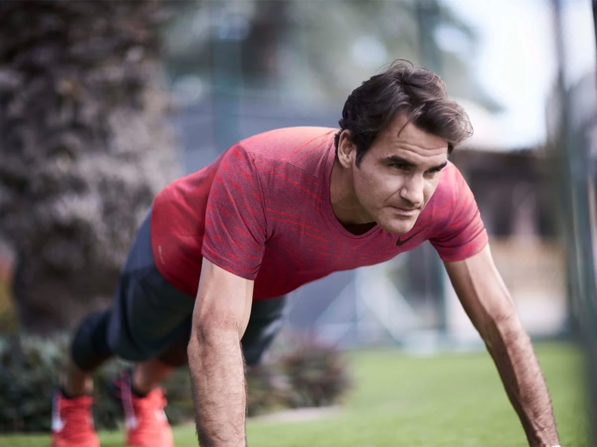 Roger Federer doing push-ups