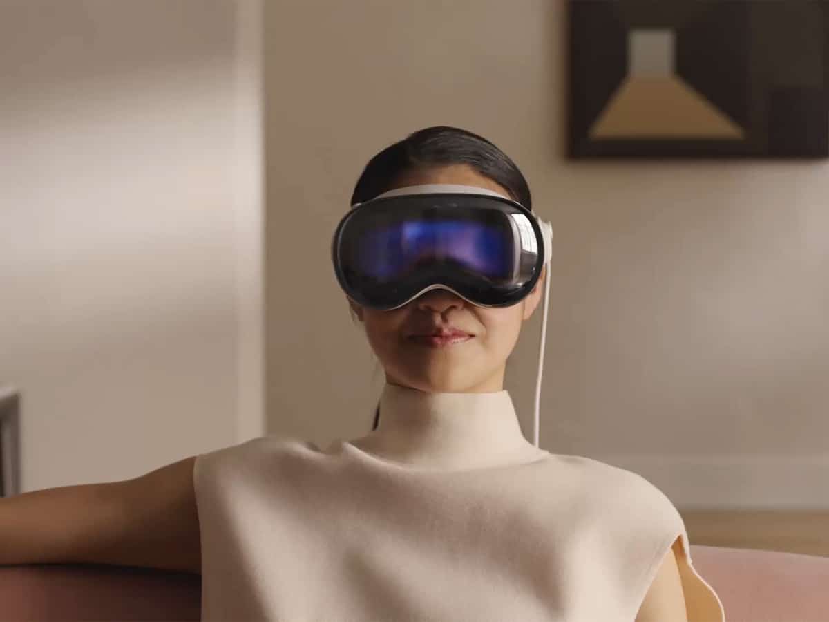 Experts suggest women are more susceptible to VR motion sickness than men | Image: Apple