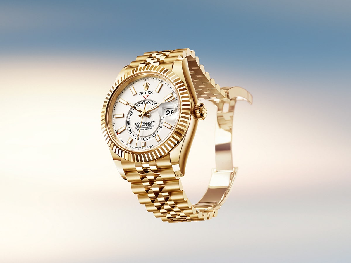 Sky dweller in 18 ct yellow gold with white dial