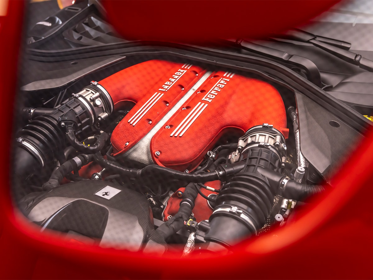 Ferrari 12cilindri engine