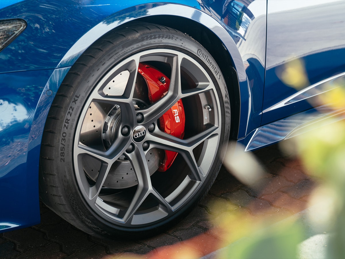 Audi rs 6 avant performance front wheel design