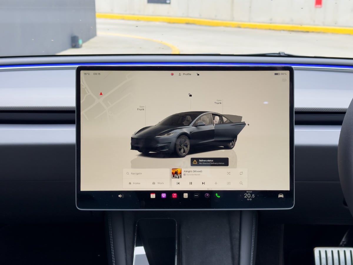 Tesla model 3 performance screen