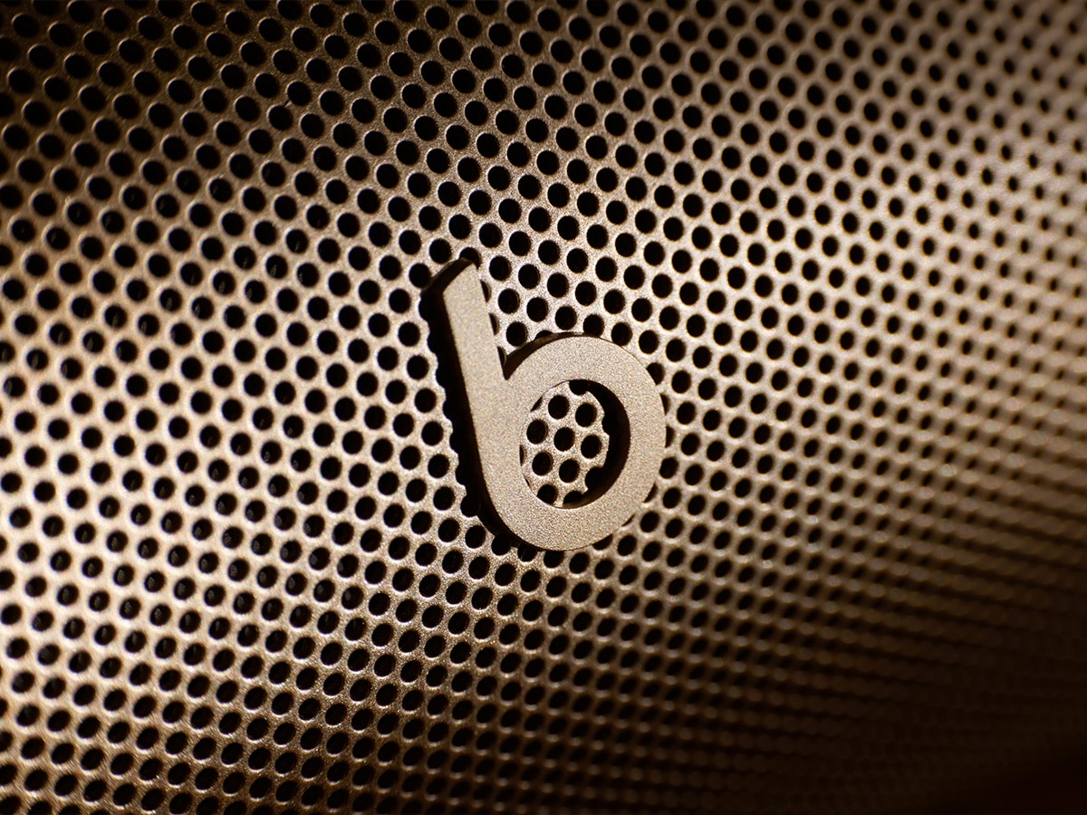 Beats pill in champagne logo