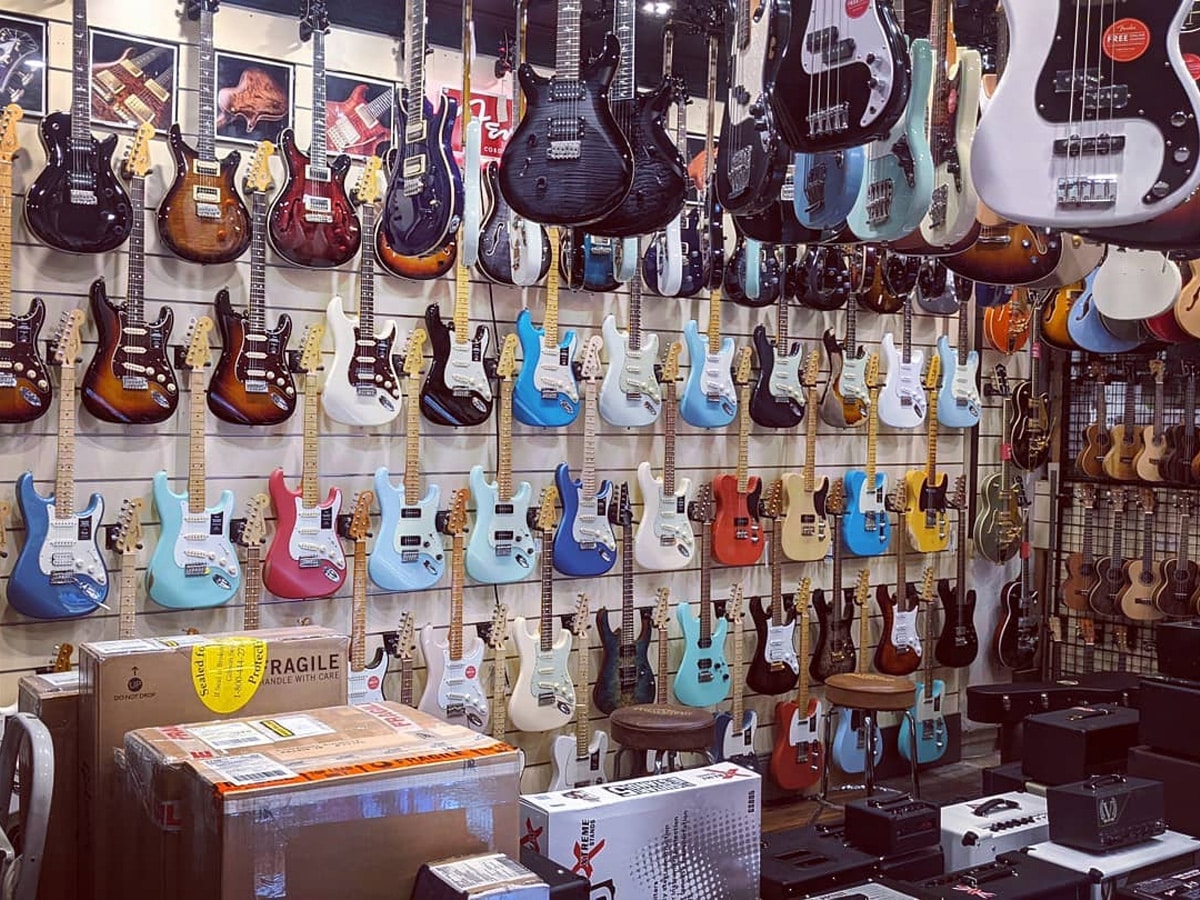 6 Best Vintage Guitar Shops in Sydney | Man of Many