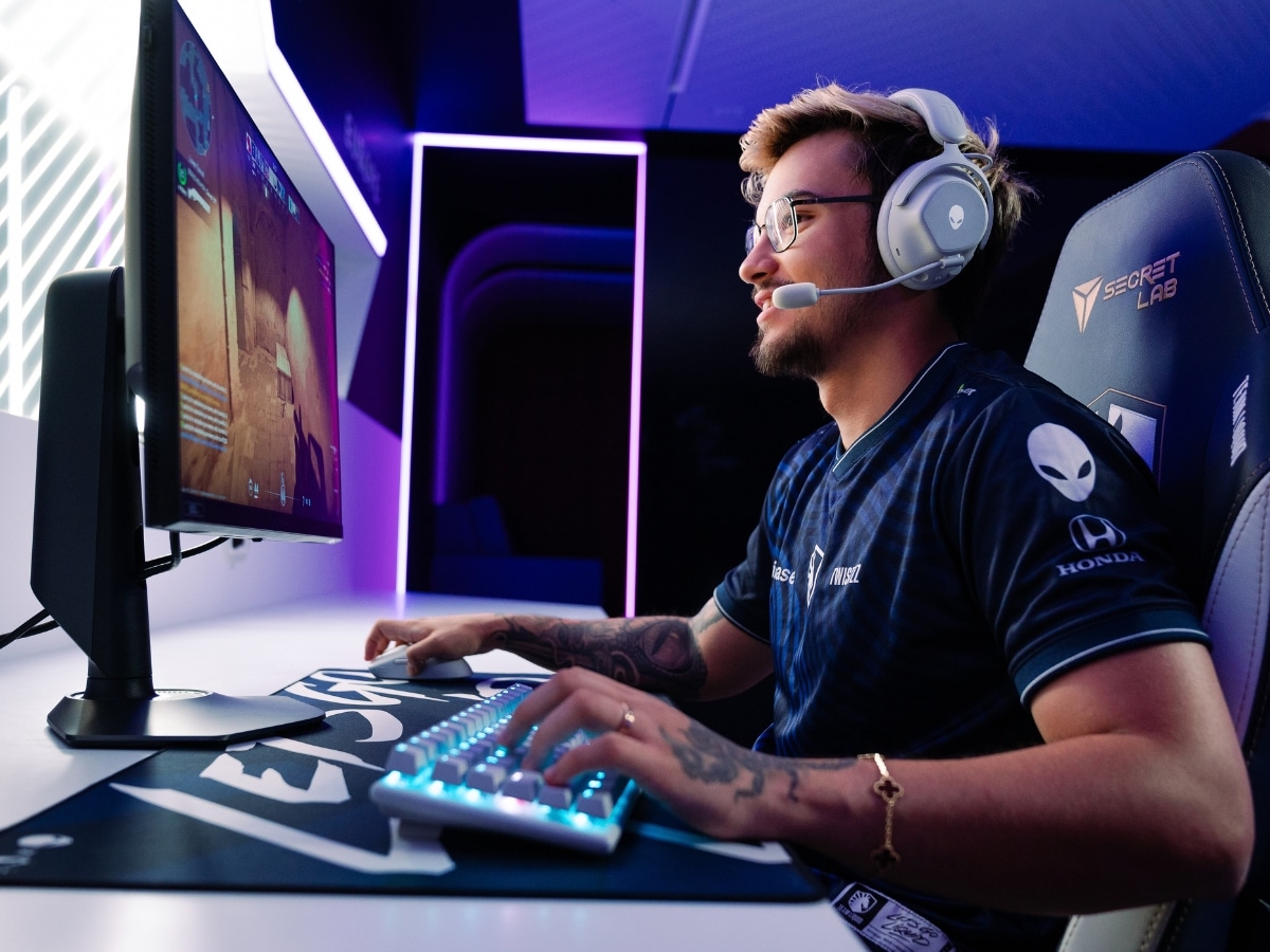 Team Liquid's Twistzz using the Alienware Pro Headset