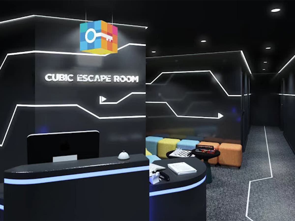 Cubic escape room