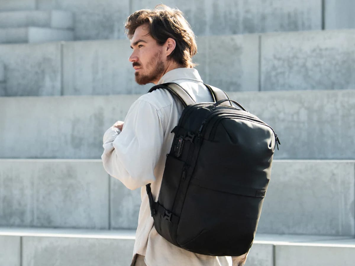 Man wearing the Airback Matt Black backpack