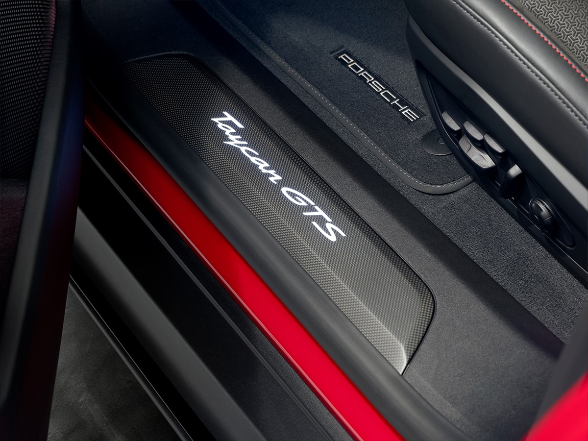 2025 porsche taycan gts doorsill