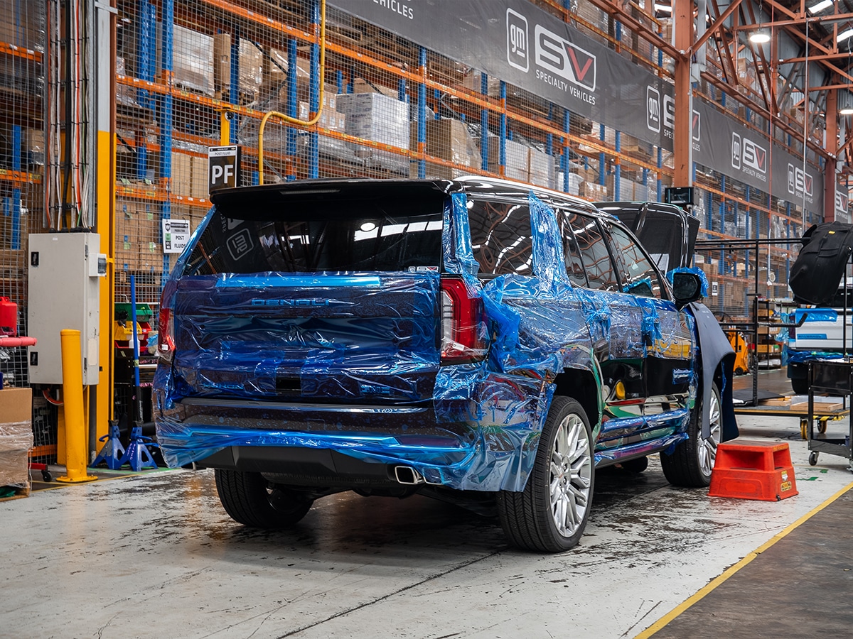 Gmc yukon denali in factory 1