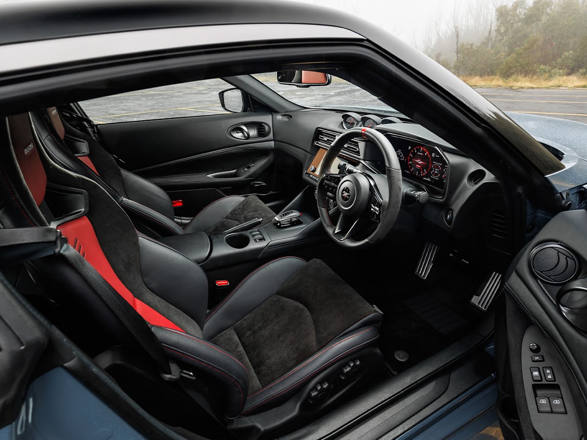 Nissan z nismo interior