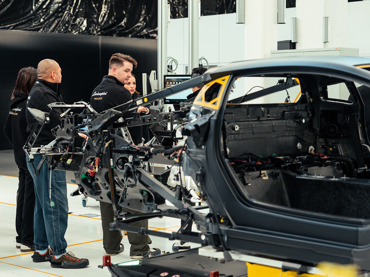 Lamborghini factory carbon monoque