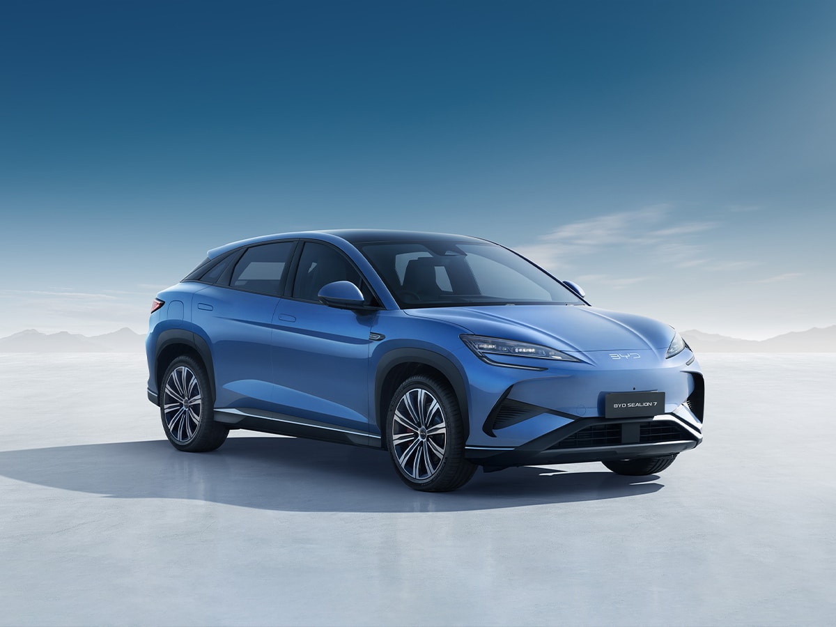 Byd sealion 7 front three quarter
