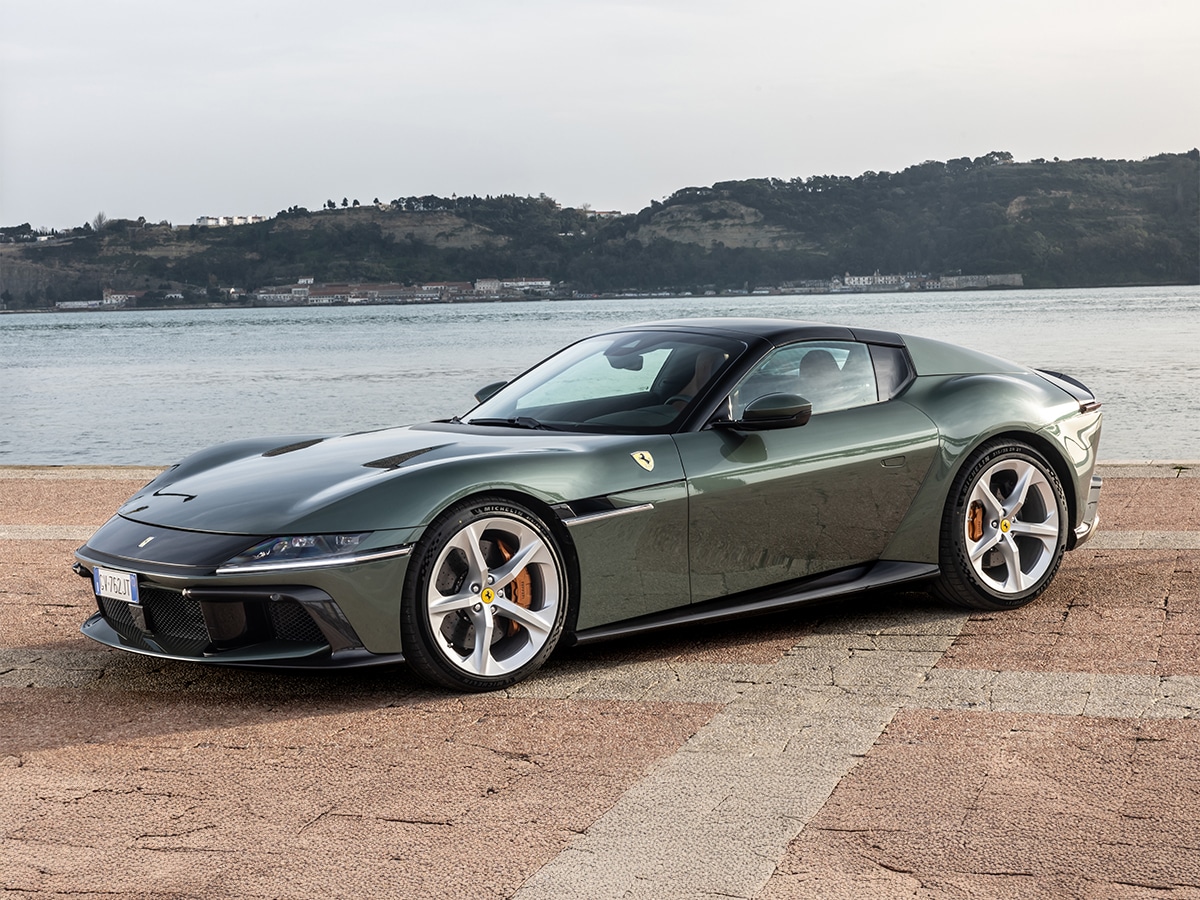 Ferrari 12cilindri spider review roof up