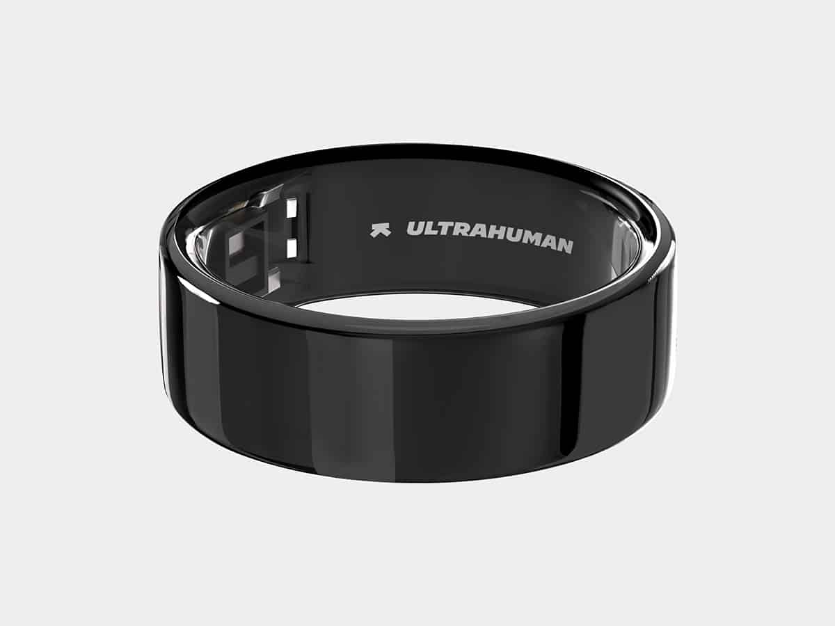 Ultrahuman Ring AIR in black showing the titanium band design