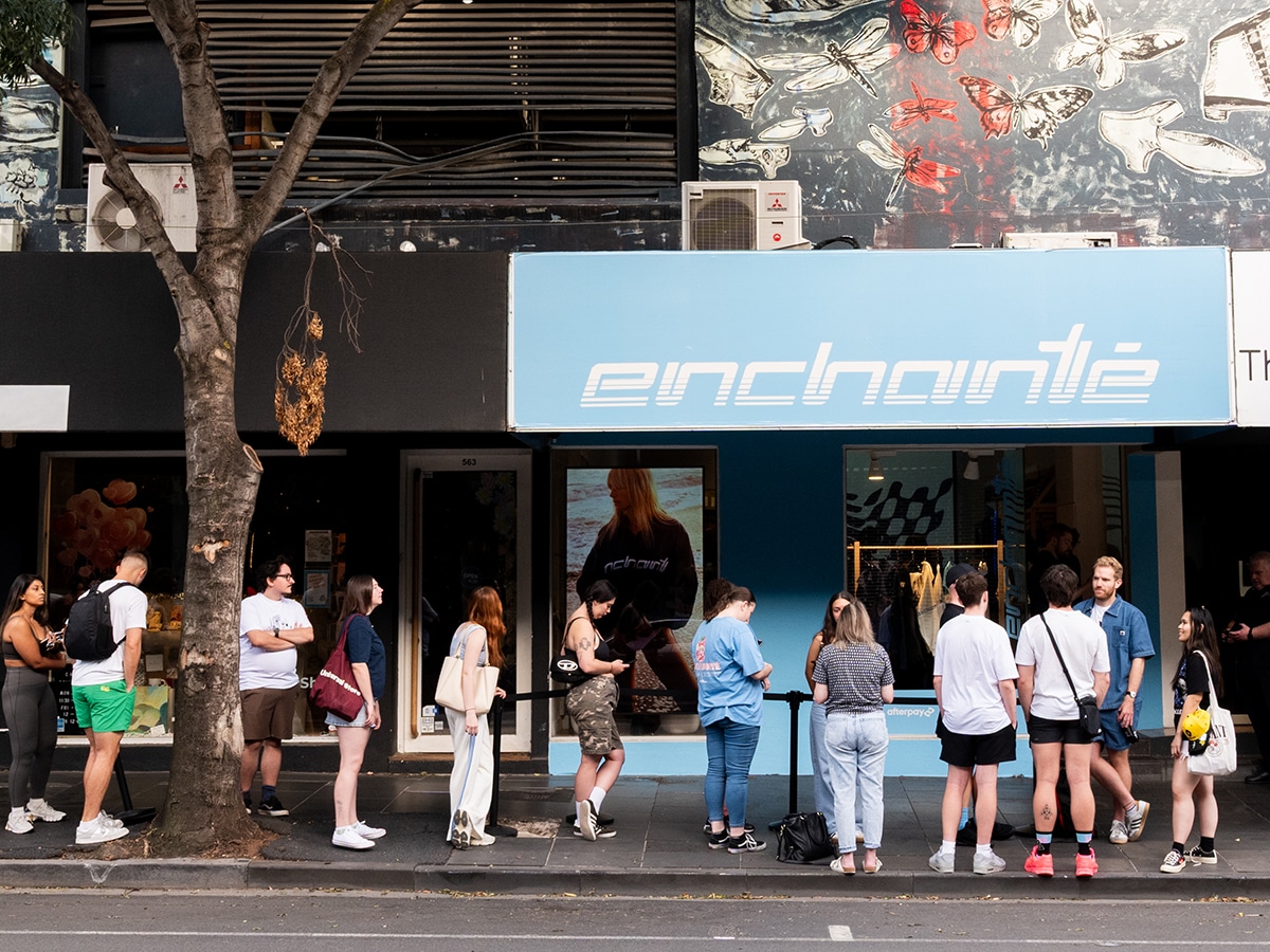 Daniel-Ricciardo-Enchante-store-opening-queue-2