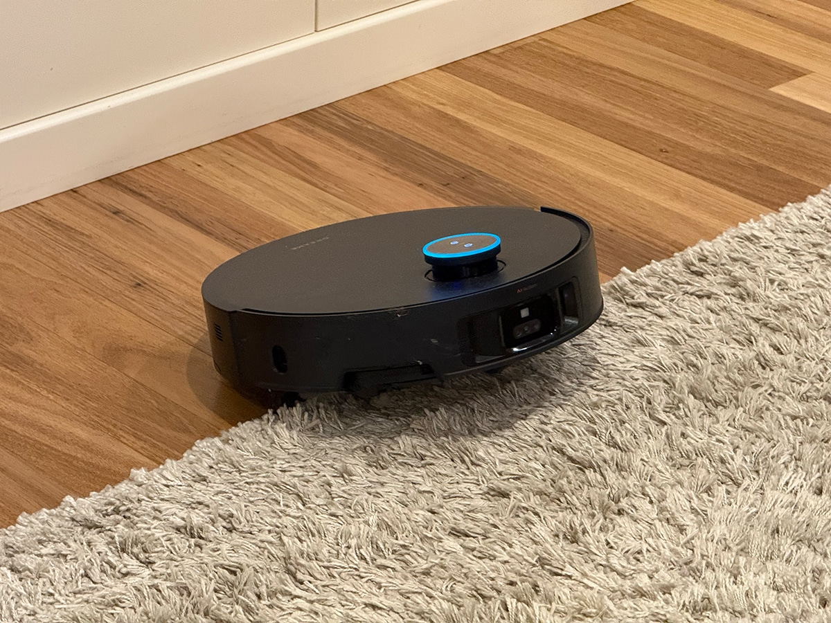 Dreame x50 ultra leaping onto carpet 3