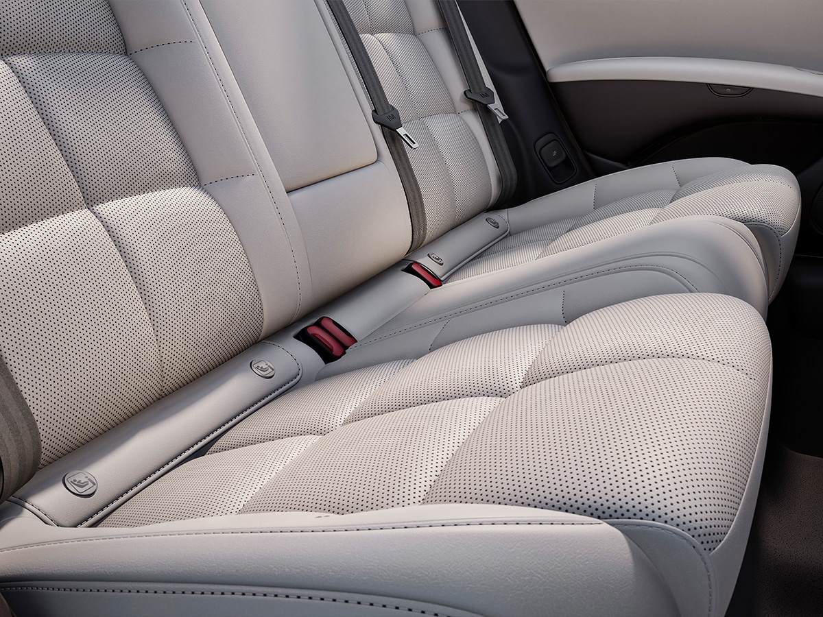 Im5 interior rear seats