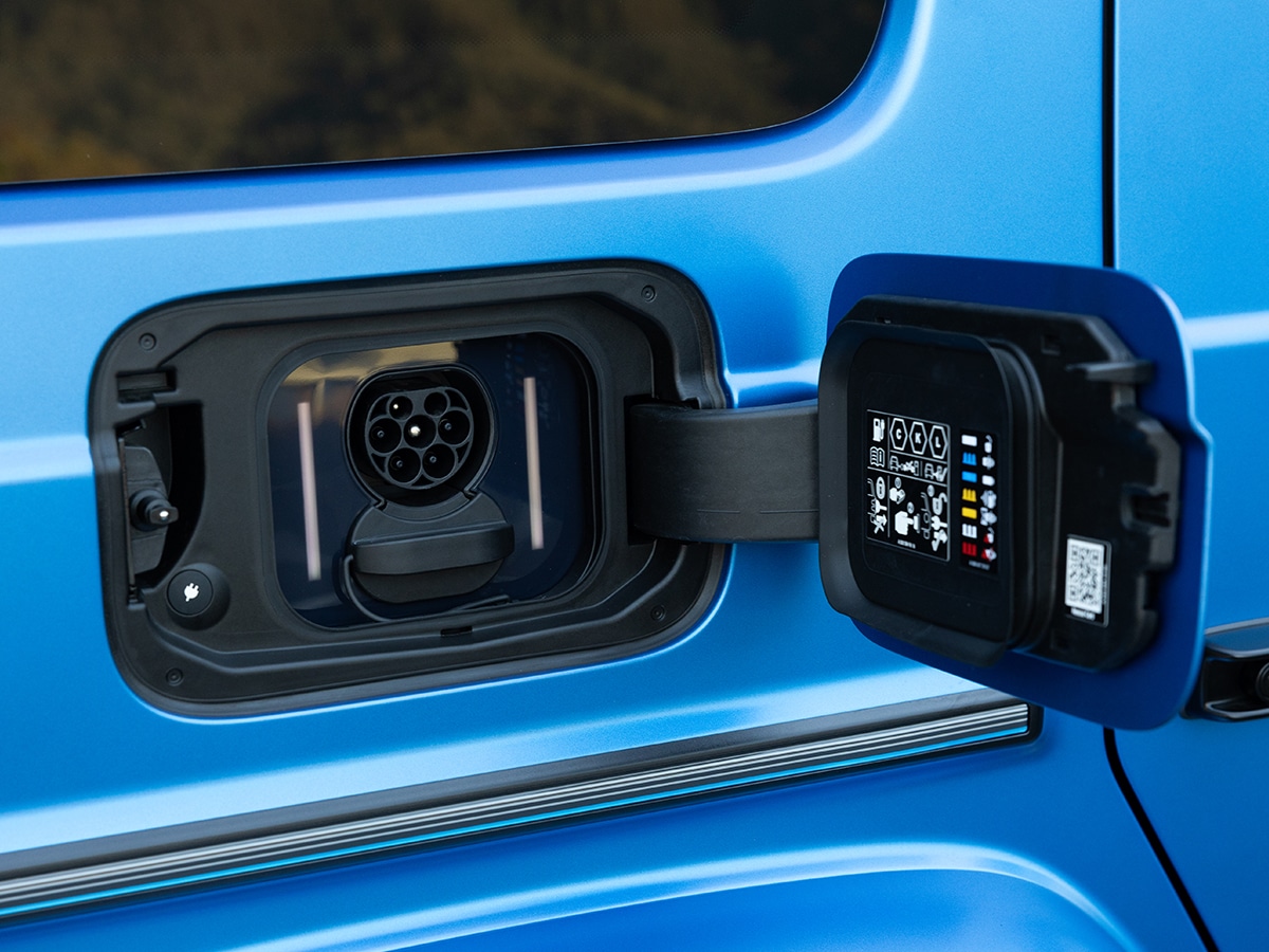 Mercedes benz g 580 with eq technology charge port