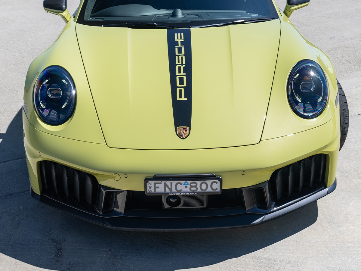 Porsche 911 carrera 4 gts bonnet stripe