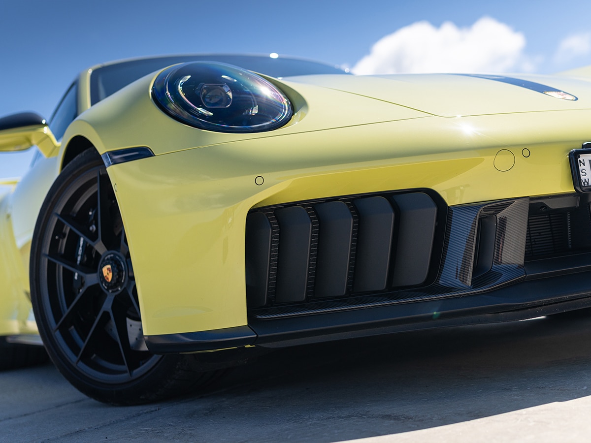 Porsche 911 carrera 4 gts front vents