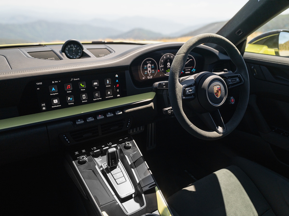 Porsche 911 carrera 4 gts interior