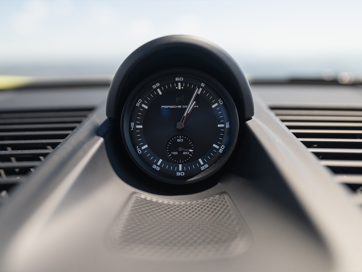 Porsche 911 carrera 4 gts porsche design clock