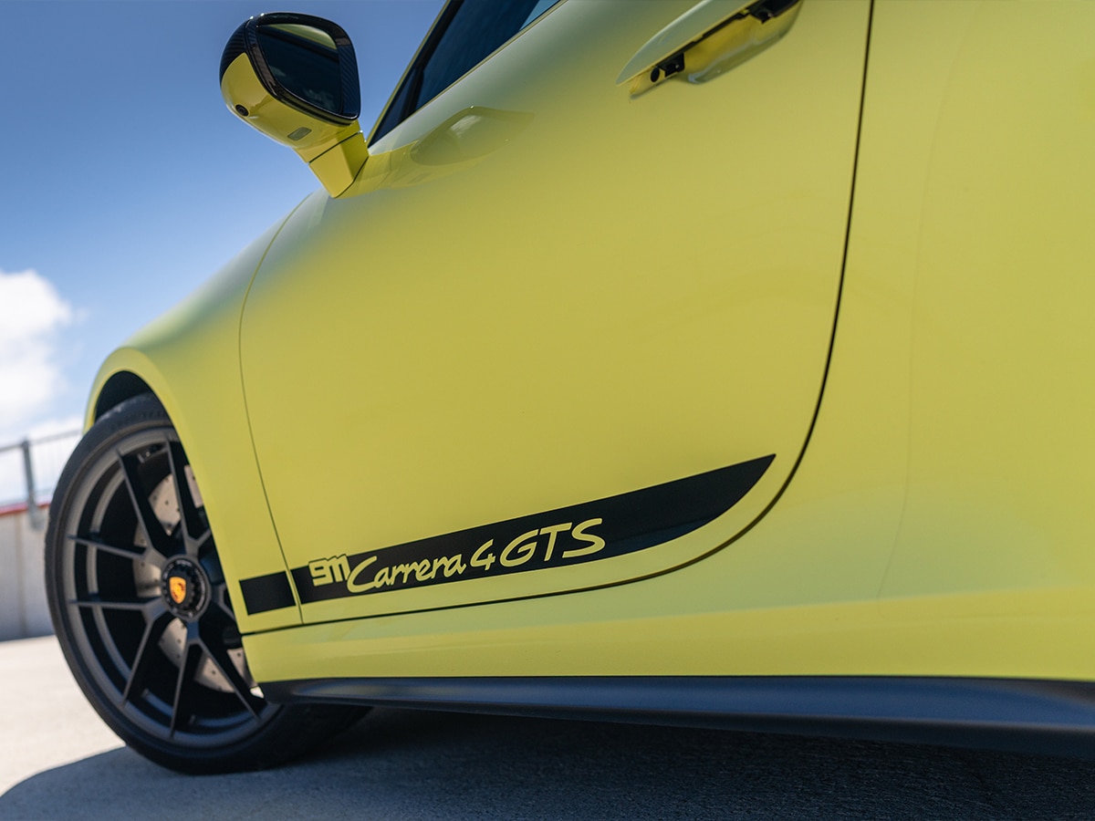 Porsche 911 carrera 4 gts side logo