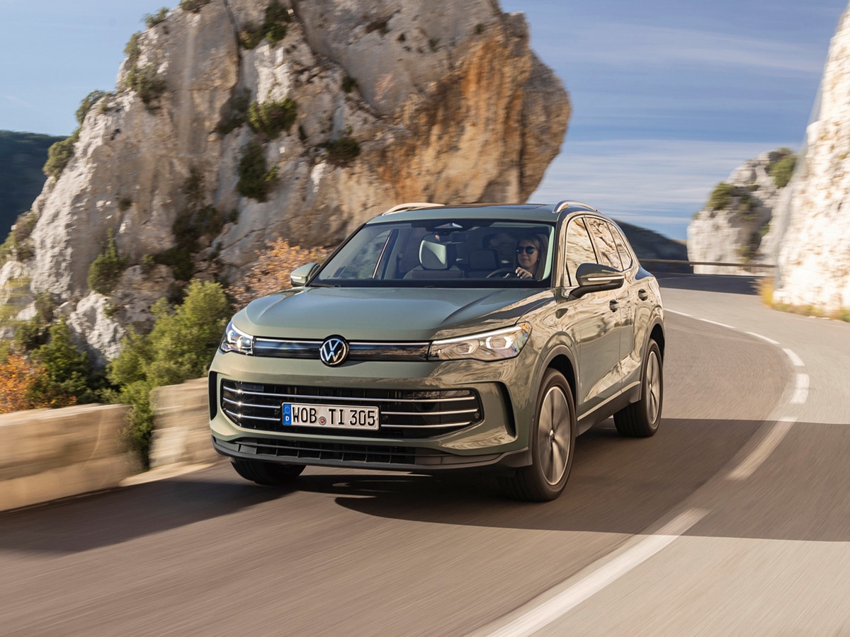 2025 vw tiguan front end on road
