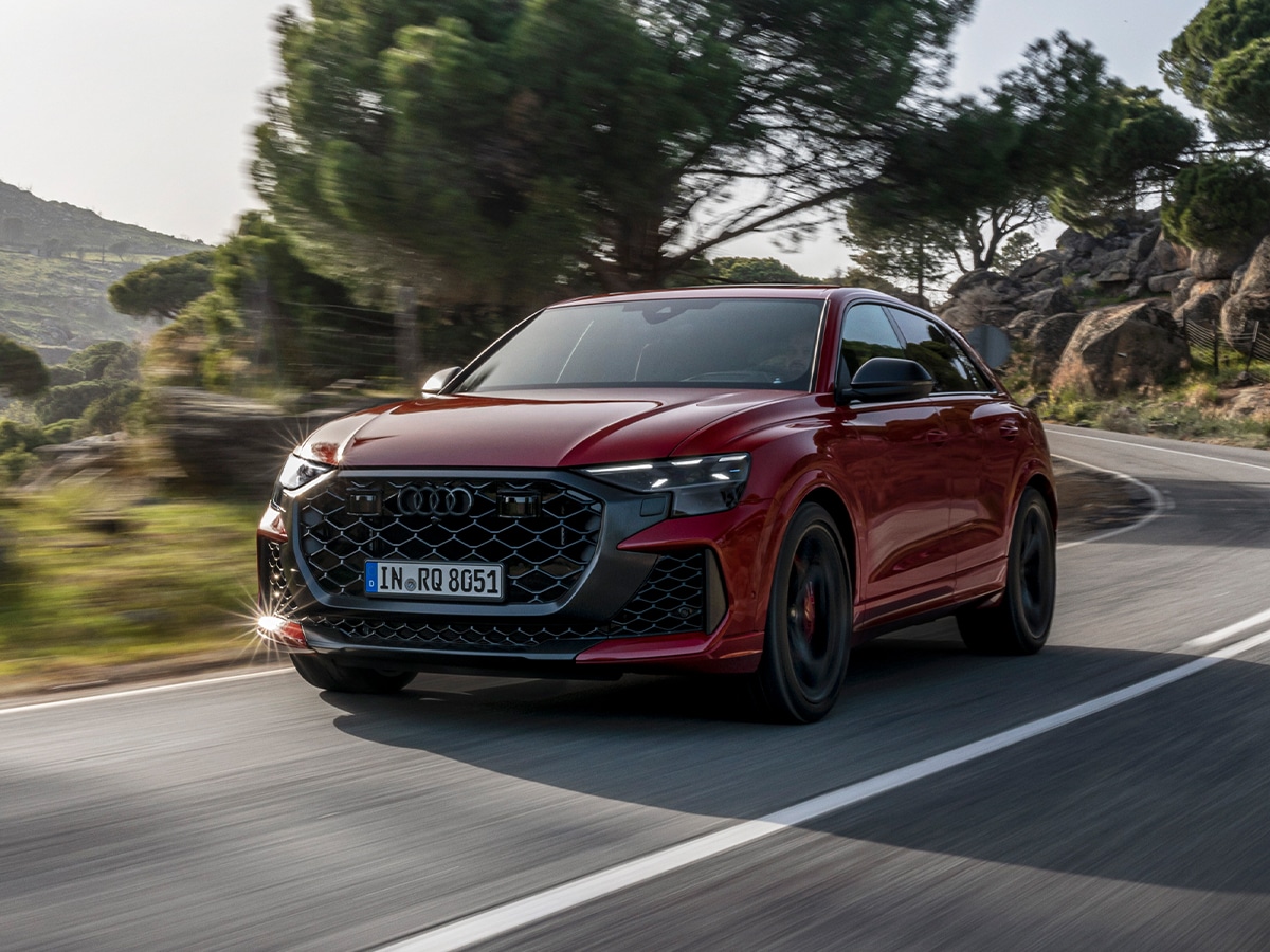 Audi rs q8 performance on road front