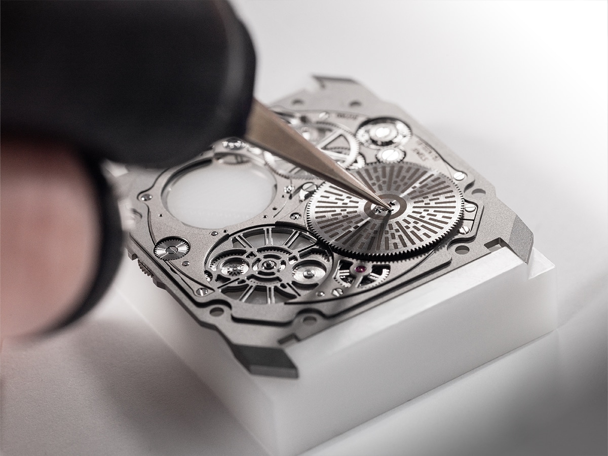 Bvlgari octo finissimo ultra tourbillon placing tourbillon in case 2