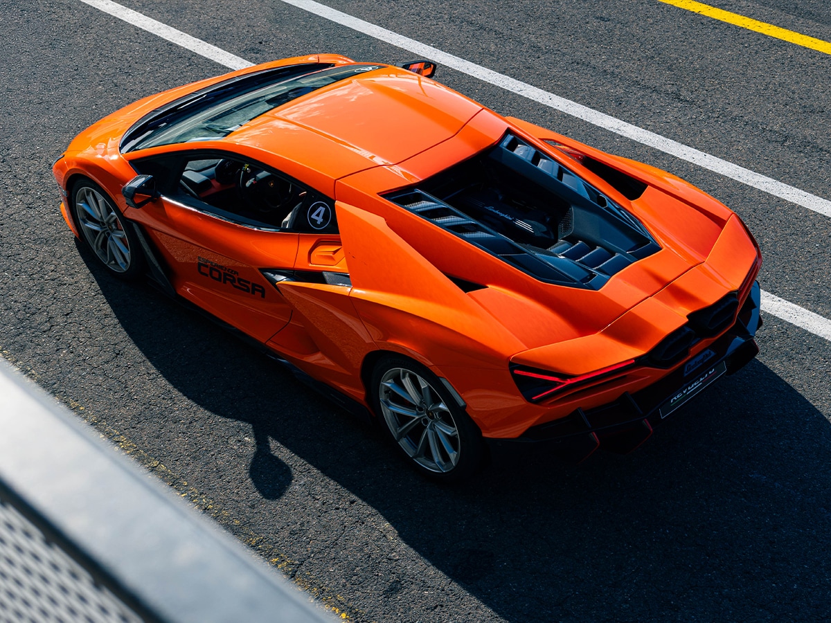 Lamborghini revuelto top down