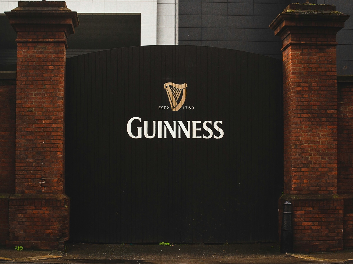 Splitting the G has become a popular pastime in pubs around the world | Image: Louis Hansel