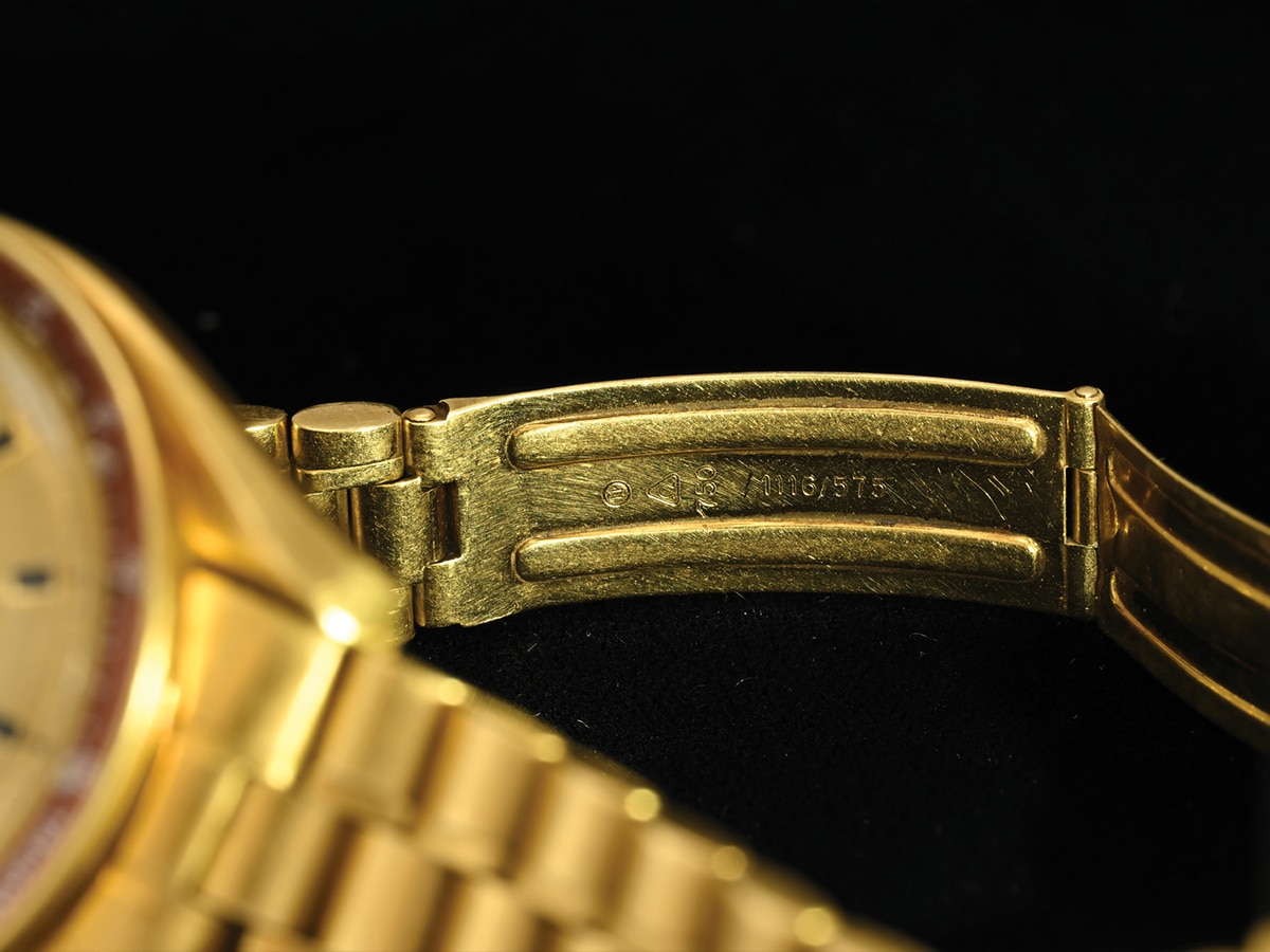 Neil armstrong's 18k gold omega speedmaster professional inner bracelet details
