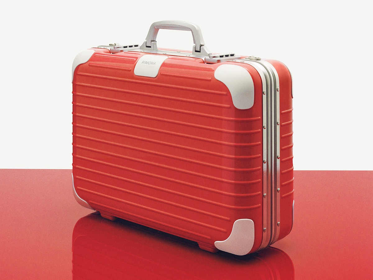 Rimowa holidays case in red